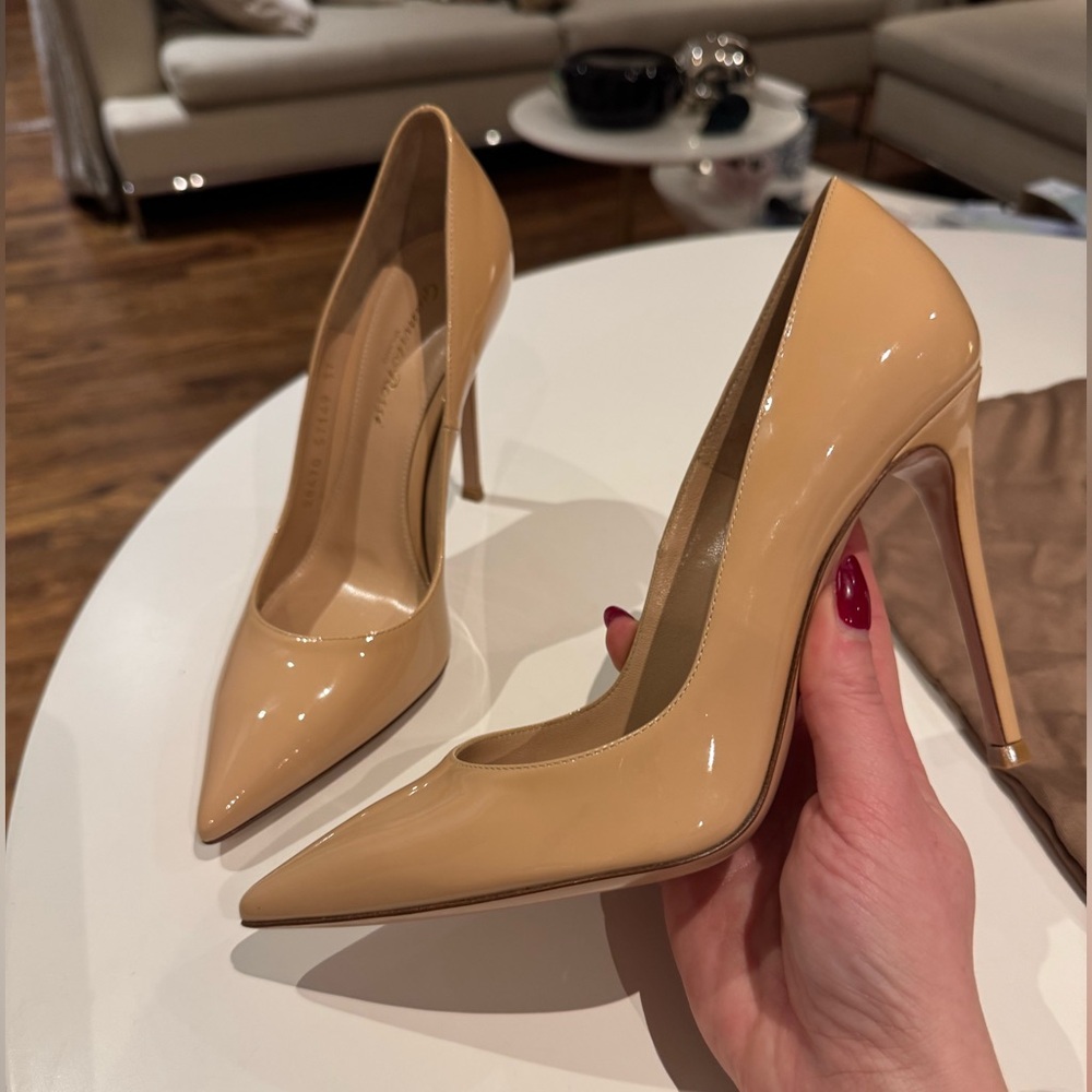 Gianvito Rossi pointed toe pumps nude